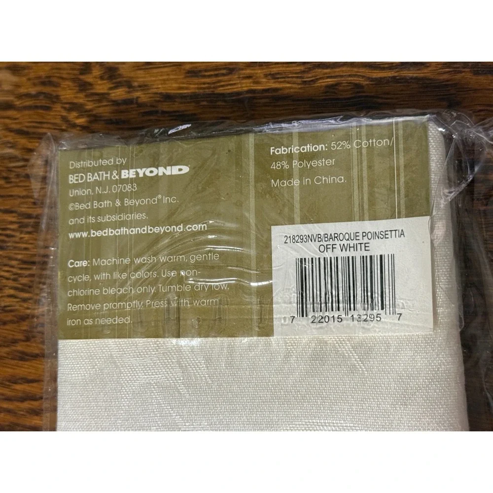 Napkins Cotton Blend‎ x2 set of four. Baroque Ivory Poinsetta Holiday